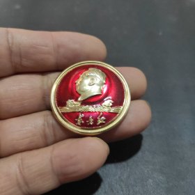 毛主席像章，东方红，品相看图自定