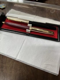 永生钢笔712一对，钢笔未使用，圆珠笔使用过，原装原盒，喜欢询价