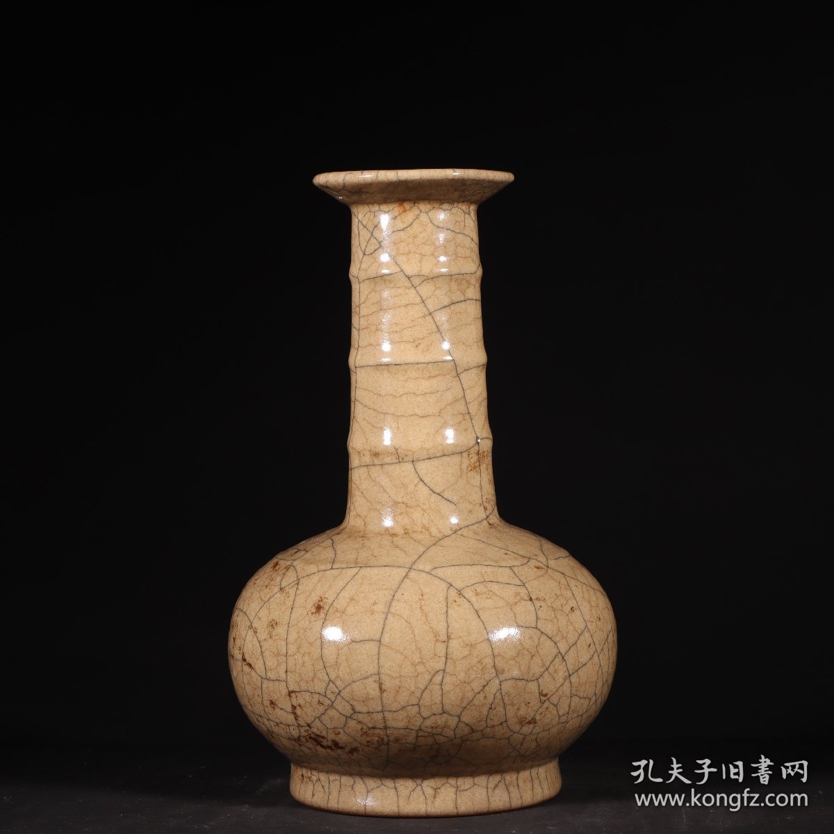 点击查看原图 旧藏宋代哥窑“乾隆御题”弦纹瓶