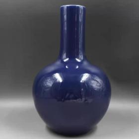 清霁蓝釉天球瓶