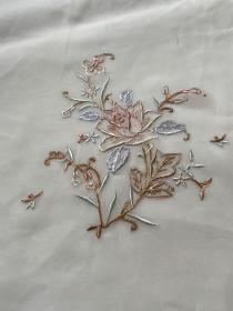 蚕丝纯手工包边纯手工缠丝卷针玫瑰绣方巾白色