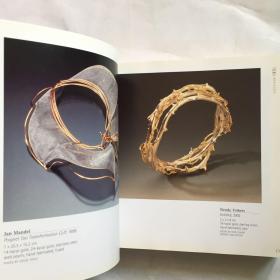 500 Bracelets：An Inspiring Collection of Extraordinary Designs  500个手镯：非凡设计的灵感集合