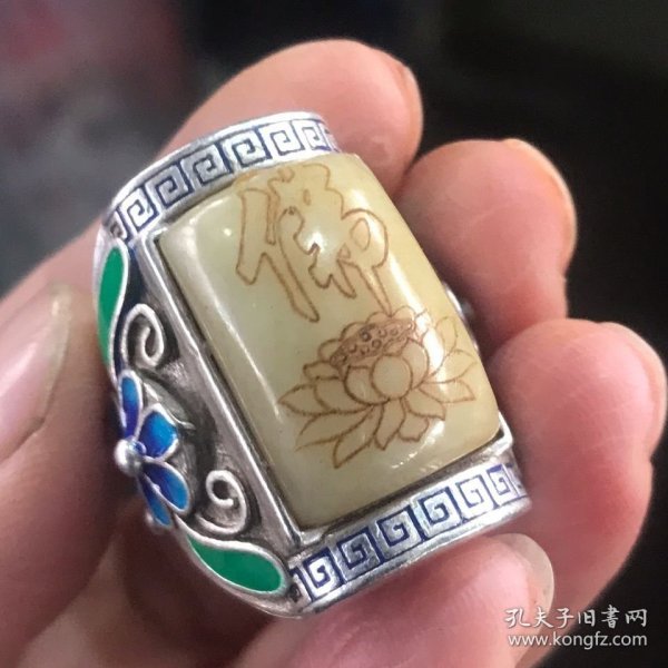 古玩收藏玉石老气包浆和田玉旧藏镶嵌莲花佛字戒指转运指环