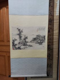 曹鸿年(1879-1956)字恕伯，天津人，回族，1901 年毕业于亚氏敬业学堂，后任文昌官第一学堂、慈惠寺小学、葛沽镇小学教师。1905 年任县立教员传习所主任教师、省模范小学校长。直隶实业厅邀请为直隶美术学会国画导师，遂专以书画问世学书于顾书度，学画于王铸九。诗、书、画均造诣甚高。又擅长金石篆刻，馆名松寿轩，书联好用边跋，作画喜作长题。著有《松寿轩诗稿》。新镜心裱。尺寸42/61