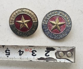 早期裁判员章2枚，2级3级各1枚 1枚背字福建 年代大致五、六十年代