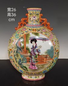 旧藏乾隆年制精工手绘侍女图报月瓶，全品无残，成色如图。