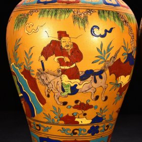 明成化金地五彩萧何月下追韩信人物纹梅瓶（萬贵妃铭文） 高42.5厘米 宽22厘米