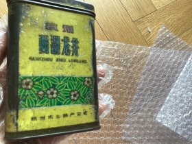 超优惠早期西湖龙井茶叶盒，杭州市特产公司，三潭印月图，完整有盒盖。PS：老茶叶罐自然旧，不是新产品，品自鉴，要求完美者慎拍