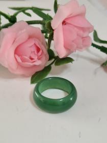 绿色翡翠戒指，内尺寸2厘米