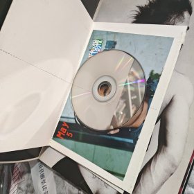 谢霆锋 十年典藏写真 有14张卡 附一张CD 大12开画册 品佳如图