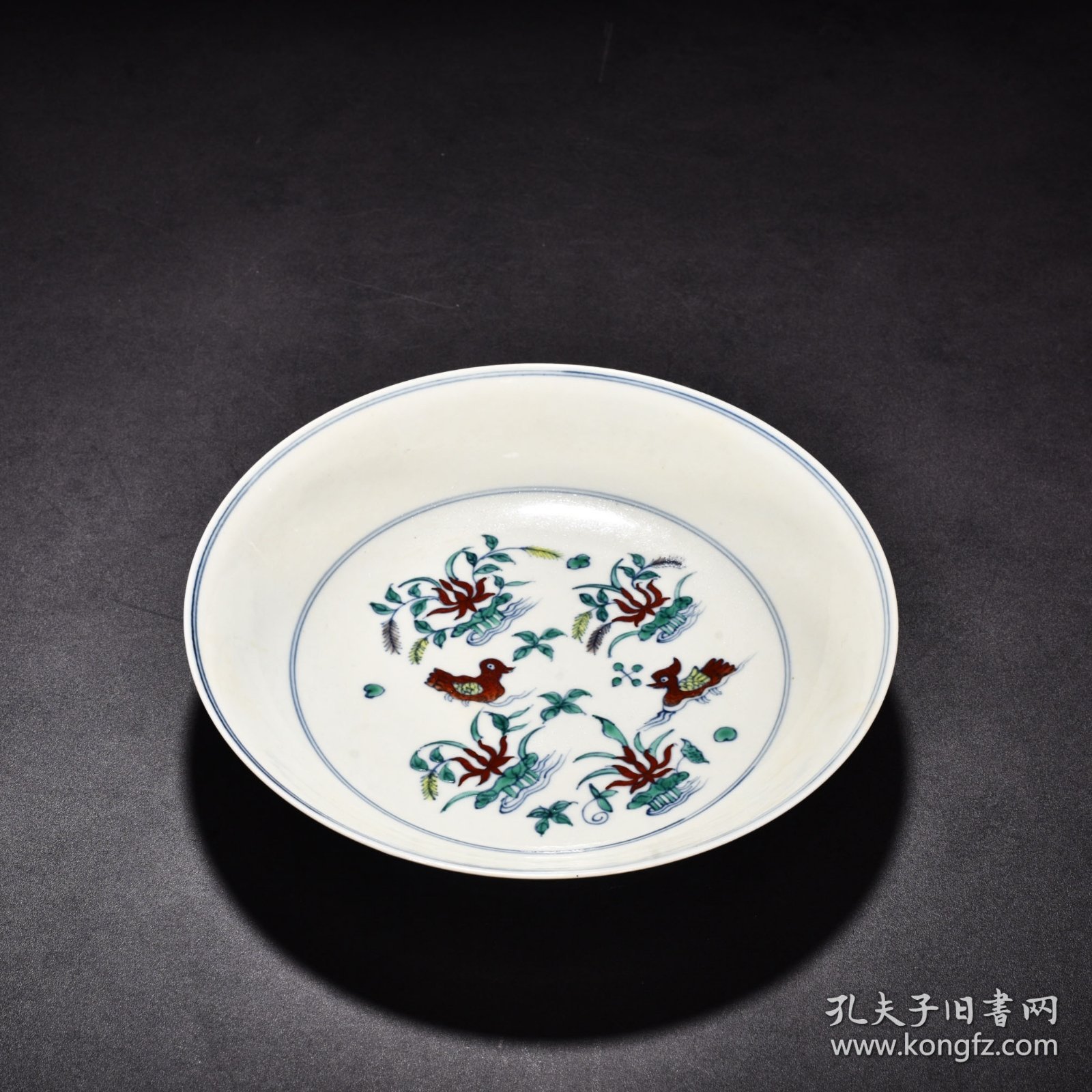 旧藏 明成化斗彩莲池鸳鸯纹盘 高4.8厘米 宽22.5厘米