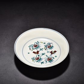 旧藏 明成化斗彩莲池鸳鸯纹盘 高4.8厘米 宽22.5厘米