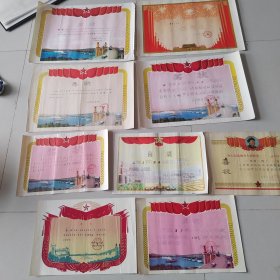 郑州市第十九中学（6张）、中原区伊河路小学（3张）、郑州走读大学頒发给万力同学“三好学生”奖人、喜报共9张。从小学到大学全为“三好学生”，十分珍贵。规格：52*37、38*26CM。