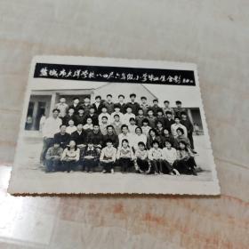盐城市大洋学校八四届六年级小学毕业生合影