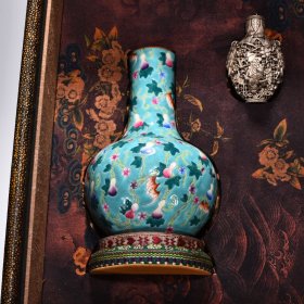 清乾隆珊瑚绿地珐琅彩福寿天球瓶 盒高27.5厘米 宽27厘米 瓶高19厘米 宽12厘米