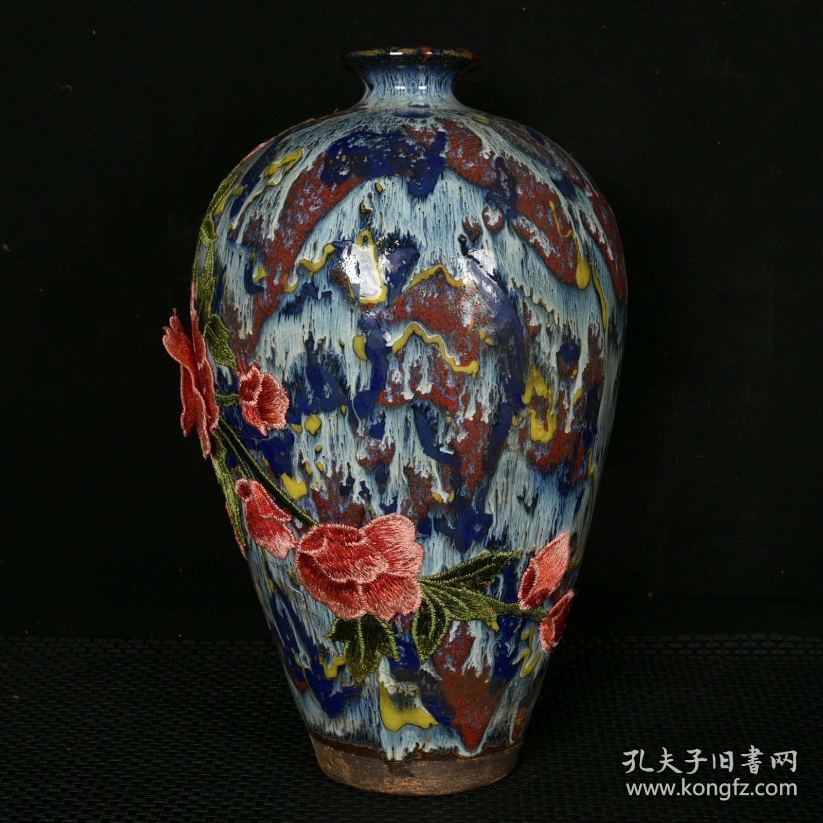 点击查看原图 宋建窑供御款花釉镶刺绣牡丹花卉纹梅瓶 高28厘米 直径17厘米