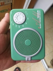 德生牌M10高灵敏度中波收音机，功能正常，声音大，少电池盖。