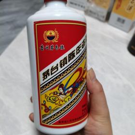 酒瓶：茅台镇陈年老酒一个。少见。