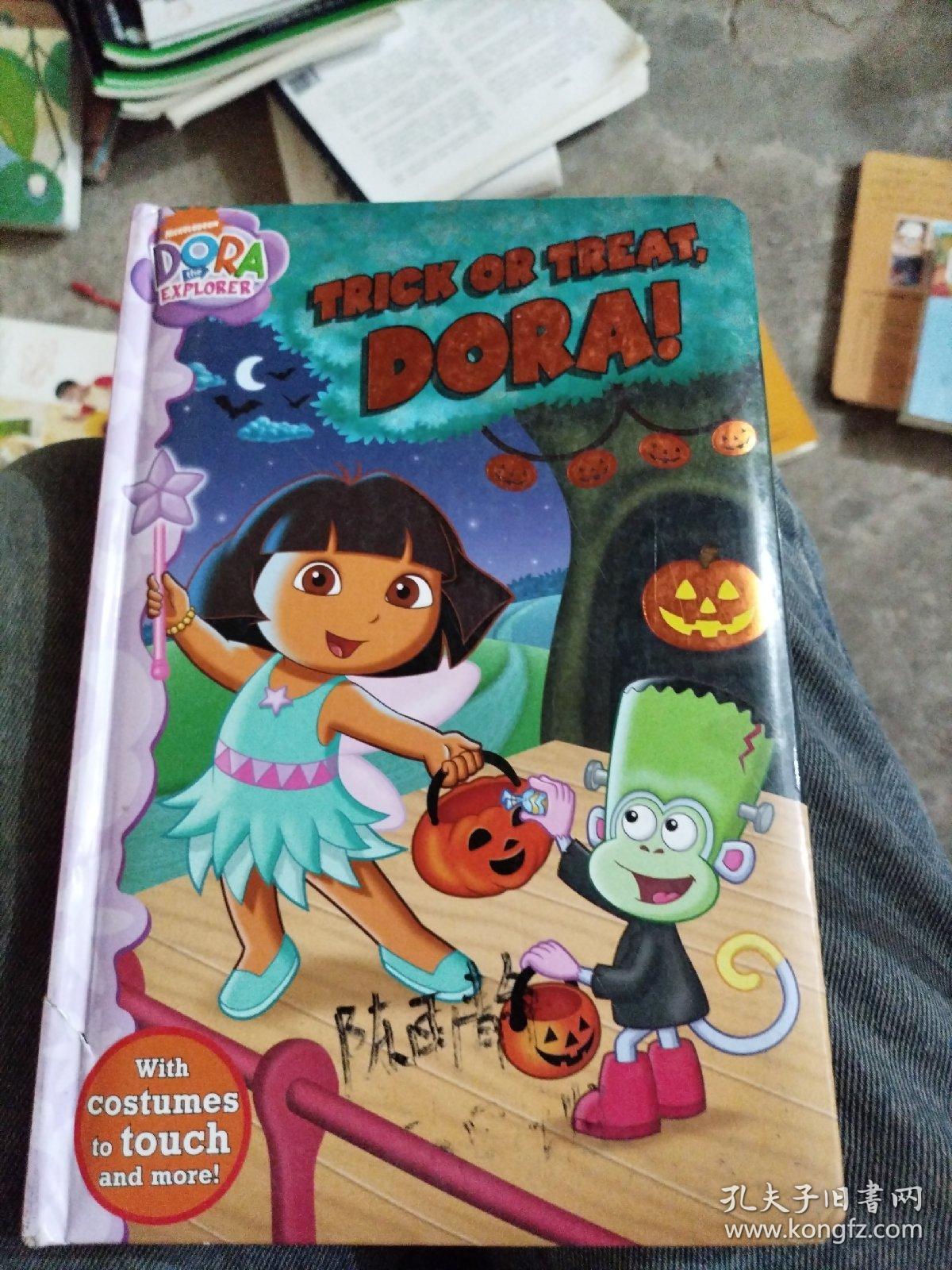 Trick or Treat, Dora! 朵拉历险记：不给糖就捣蛋(卡板书)（小16开81）
