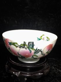 粉彩九桃碗