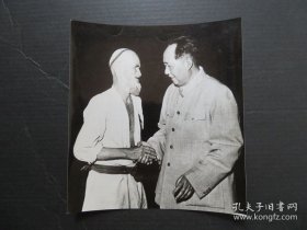 1958年毛主席在中南海接见新疆库尔班大叔大幅照片，此为六七十年代新华社洗印新闻展览照片