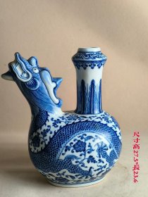 清雍正年制青花花卉龙瓶、画工精细逼真、纯手工胎、造型端庄古朴、品相完整、成色如图