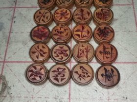 罕见漂亮的清代手工雕刻老象棋袖珍小象棋，精致典雅全套完好