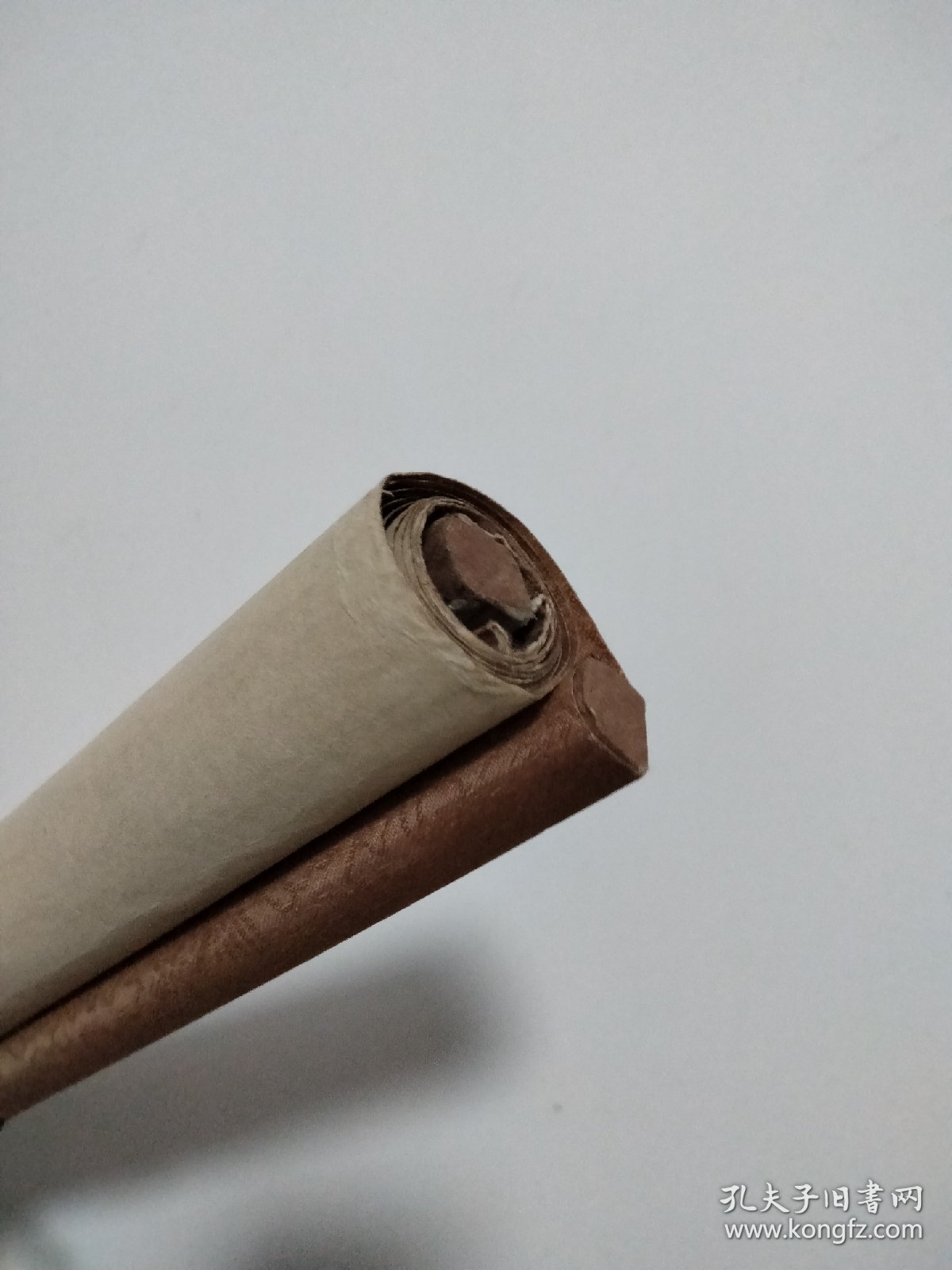 约七八十年代绢本山水横幅，画工细腻！