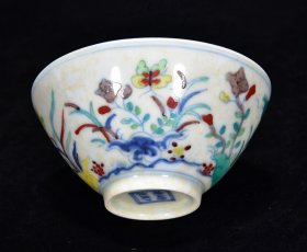 明成化斗彩蝶恋花纹斗笠碗4.5*9厘米