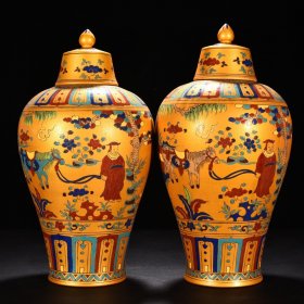 明成化金地五彩萧何月下追韩信人物纹梅瓶（萬贵妃铭文） 高42.5厘米 宽22厘米