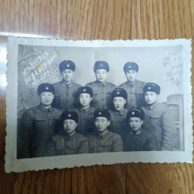 沈阳高级炮兵学校第五期毕业留影1960年2月29日