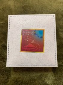 【海外回流  vintage中古】回流中古首饰盒  小年份  很实用  细节可见   内里带金色字母   仔细看好图片，尺寸如图，有瑕疵，介意勿拍，谨慎下单！出售不退！偏远地区邮费联系客服另算！