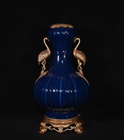 回流瓷大清雍正年制宝石蓝釉镶铜仙鹤瓶，高45×26厘米