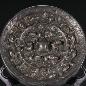 汉铜器海兽葡萄镜尺寸：直径14.4cm重970g