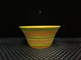 瓷器，明米黄釉浮刁碗，尺寸8.6X18厘米。