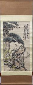 陈勉甫(1912年—1995年)，1933年毕业于莱芜师范，任美术教员。1939年参加革命，当年加入中国**，曾任济宁市科委副主任。1943年与书法家武中奇共建六角形纪念碑，武中奇书碑文，陈勉甫绘制底座。全国解放后喜画梅花，多次参加全国、省、市展览并获奖。尺寸97:52