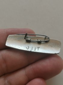 老徽章，南京特种器件厂厂徽 铜珐琅，尺寸:4*1.3cm，品如图。