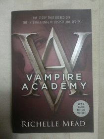 Vampire Academy 吸血鬼学院1 吸血族的守护者 Richelle Mead（封底有折痕）