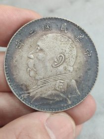 T珍藏翡翠花瓶，雕刻精美，入刀深邃，石质坚硬 油润，手感圆滑。尺寸细节如图，重1728克，