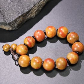 旧藏 战国红手串,包浆老道,,尺寸 直径 1.8厘米,总重 98.5克!