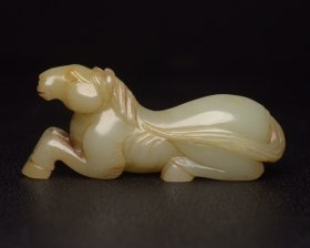 精品收藏，传世玉器，和田玉马 特价 规格:7.9×3.3×1.9厘米 重 69克。 玉质细腻温润，造型精致大方，雕工精湛，包浆古朴自然，有着重要的历史文化内涵，极具收藏。