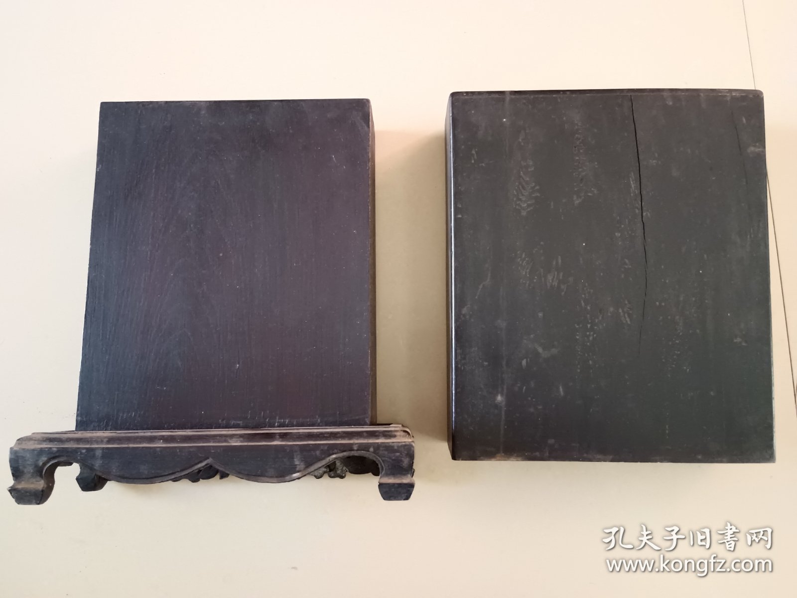 老佛龛 老供匣 外盒前后面有干裂 图六外盒一角有小磕残 图八底干裂纹 总高33 宽11.5/7.5 长28/23.5