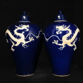 元大元国至正九年内府公用麒麟款祭蓝釉釉浮雕龙纹梅瓶，高53×32厘米