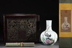 清代-乾隆粉彩花鸟天球瓶，尺寸高34.2cm直径22.5cm精品绢花长61cm宽29cm