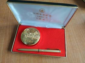 八九十年代印泥，叙勋受章印泥，印泥柔软，正常使用。圆珠笔，2k镀金，皮质外盒，外盒尺寸17✘10✘2
～