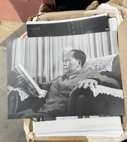 《毛泽东在庐山住地书房》1961年、纪念毛泽东同志诞辰100周年、 精美精印高档毛泽东艺术图片、老照片黑白印刷1993年、一版一印、吕厚民摄影作品