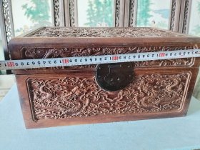 旧藏花梨木书箱
尺寸:长40厘米 宽24 高20
重量:3300g