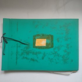 杨俊生(女少将 开国上将杨成武之女)吴明(院士吴仲华之子)家庭旧藏相册一本 均为小照片 数量极多，所涉及到多为吴明照片 共计约有180多张 照片尺寸都不大 贴或夹在8开的活页里 【此为第1号拍卖标的】