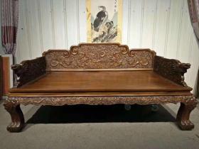 民国时期大型花梨木龙雕刻罗汉床一套，
传世红木家具，品相一流，收藏实用经典。
包邮12000，到付10000。