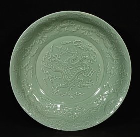 宋龙泉窑龙纹盘，高5.5×26厘米